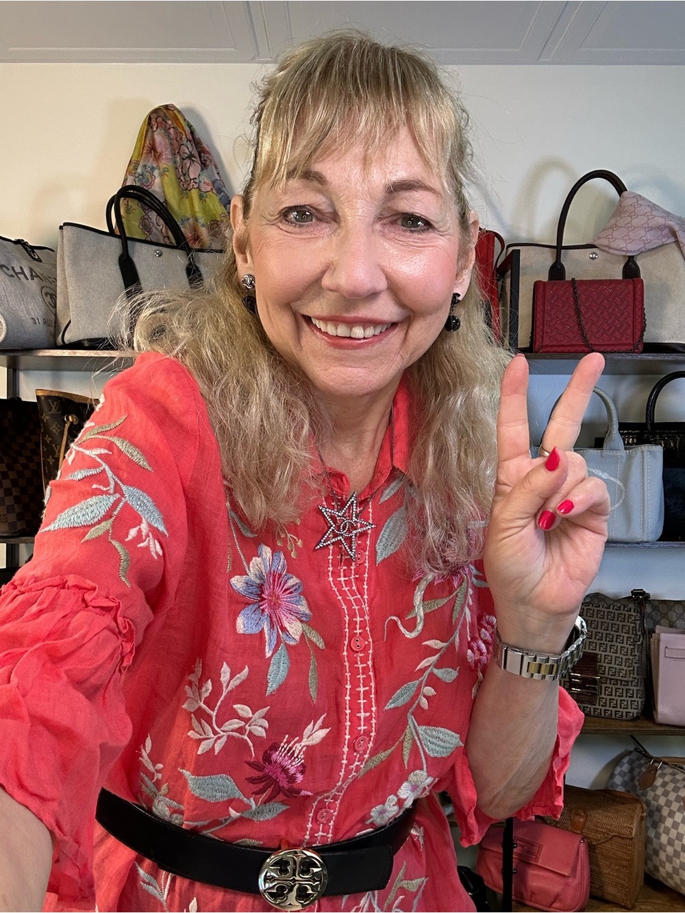 I’m going live! 🔥 join good Karen for great bags 🔥 Wed July 22 10:30 AM EST